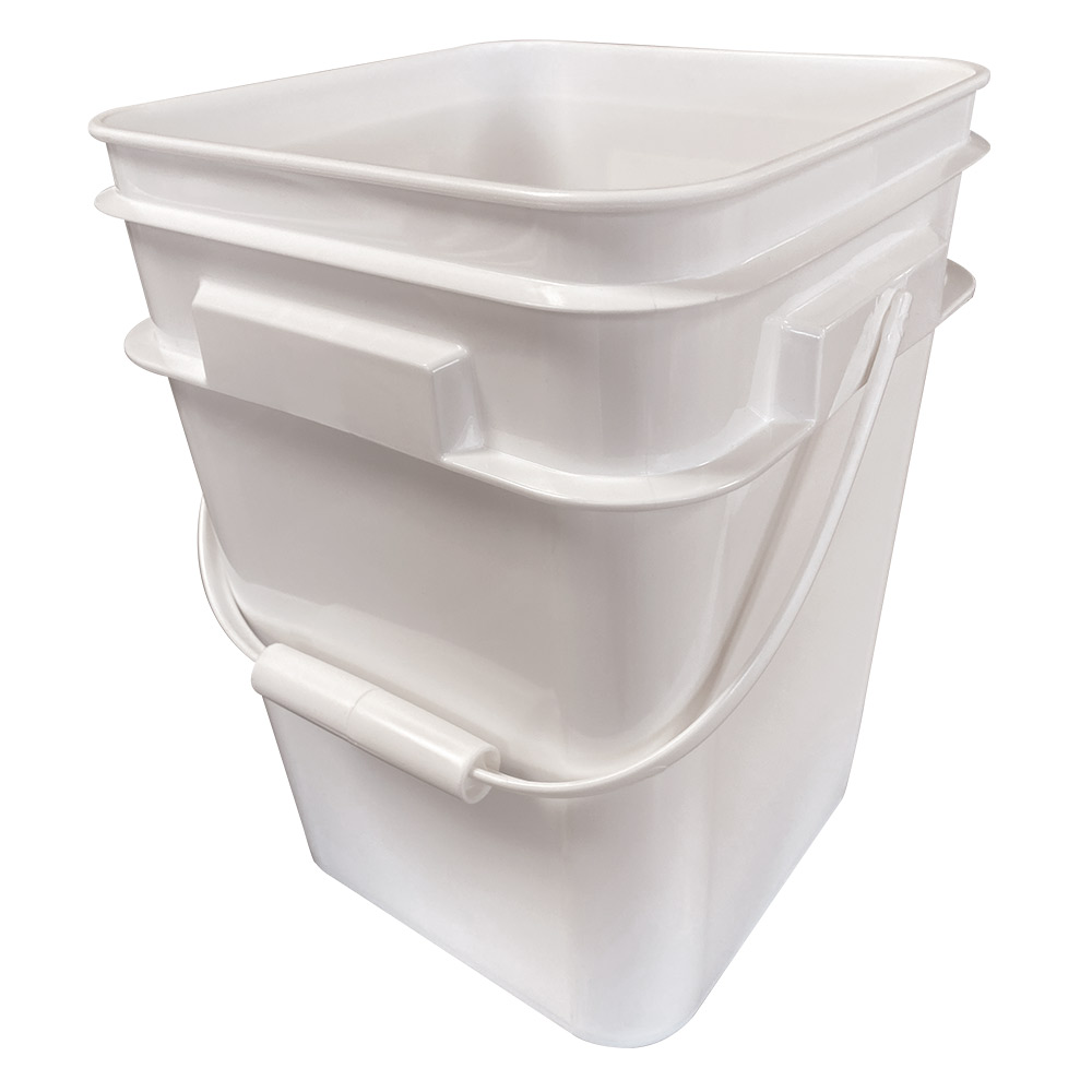 CSCF814 - PAIL 15 L SQUARE PLASTIC : 15L capacity, plastic, white